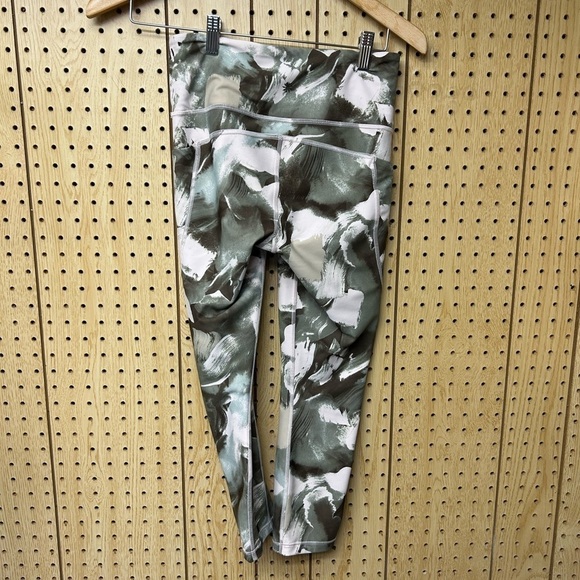 Athleta Ultimate Stash II Capri - Picture 3 of 8